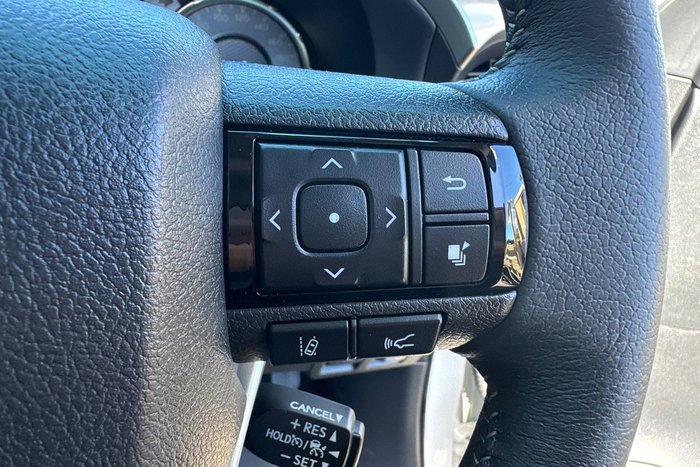 2025 Toyota Hilux SR5 48V