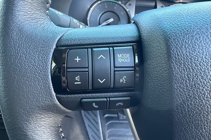 2025 Toyota Hilux SR5 48V