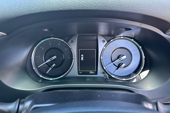 2025 Toyota Hilux SR5 48V