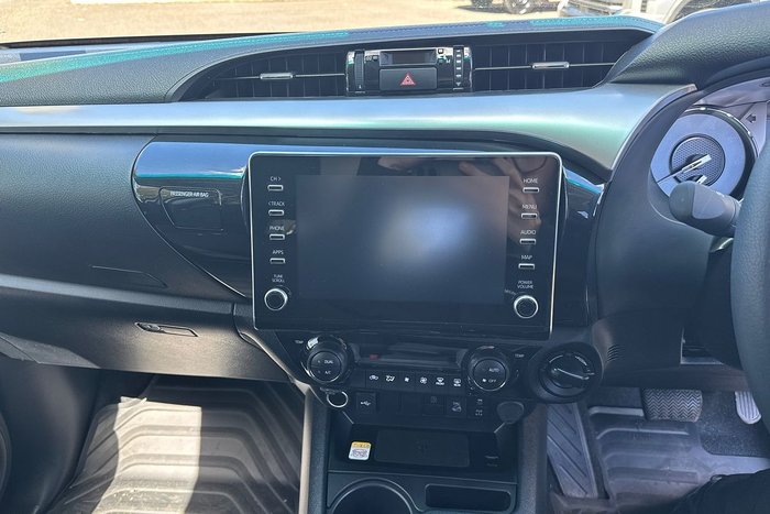 2025 Toyota Hilux SR5 48V