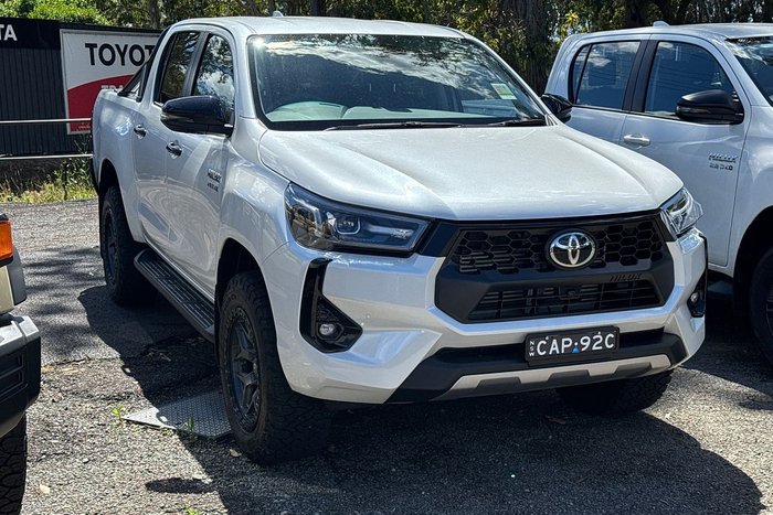 2025 Toyota Hilux SR5 48V