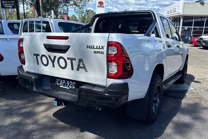 2025 Toyota Hilux SR5 48V