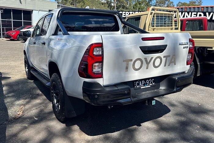 2025 Toyota Hilux SR5 48V