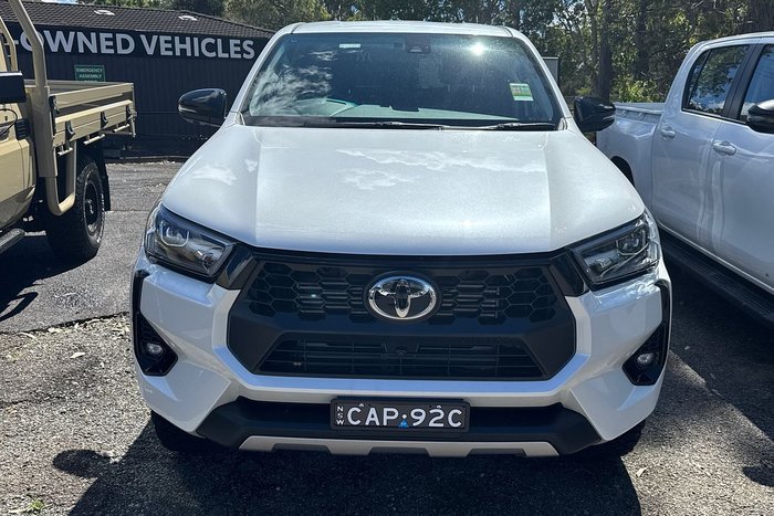 2025 Toyota Hilux SR5 48V