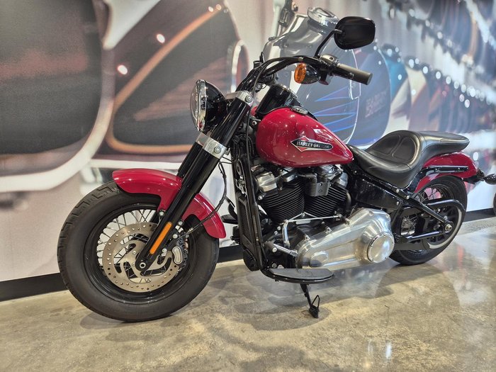 2021 Harley-Davidson Slim 107 (FLSL) Softail Red