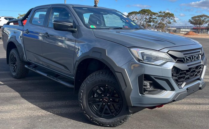 2025 Isuzu D-MAX BLADE