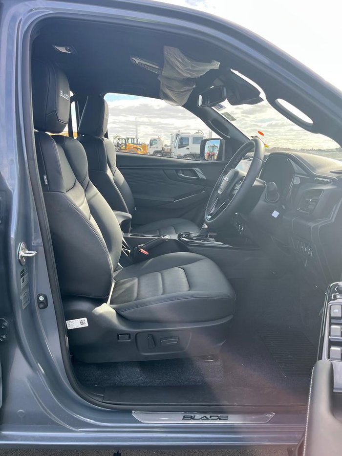 2025 Isuzu D-MAX BLADE