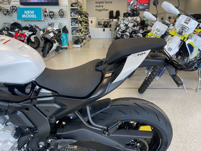 2025 CFMOTO 675 NK WHITE