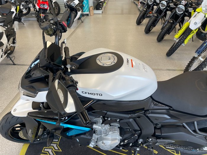 2025 CFMOTO 675 NK WHITE
