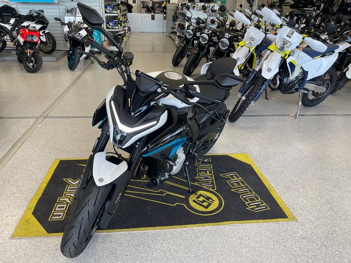 2025 CFMOTO 675 NK WHITE