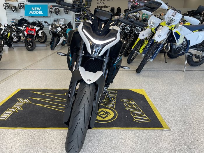 2025 CFMOTO 675 NK WHITE