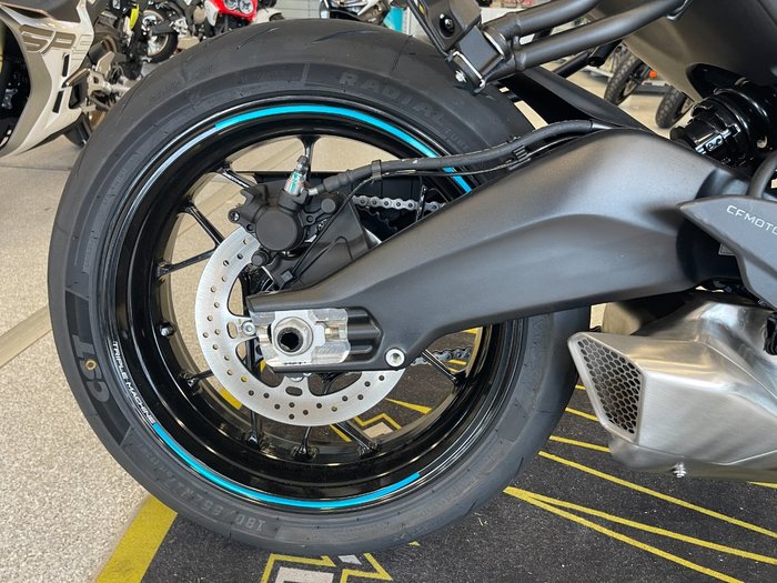 2025 CFMOTO 675 NK WHITE