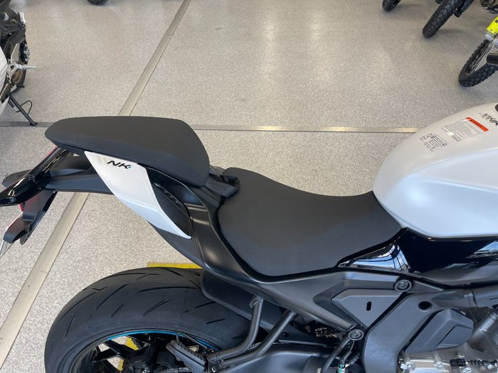 2025 CFMOTO 675 NK WHITE