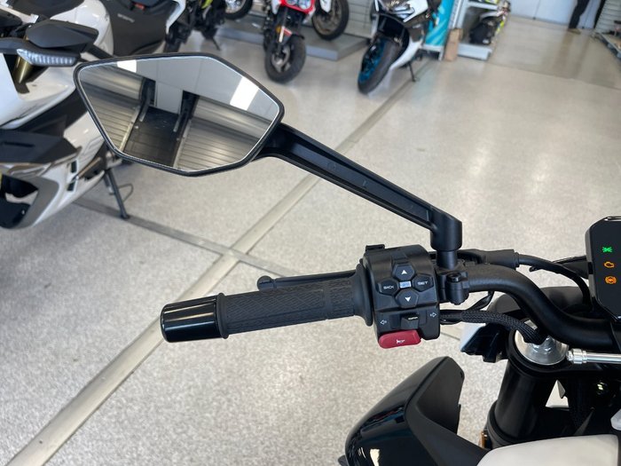 2025 CFMOTO 675 NK WHITE