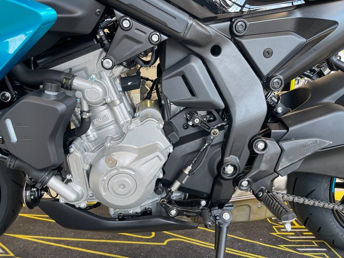 2025 CFMOTO 675 NK WHITE