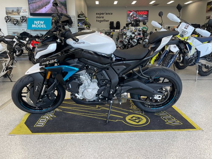 2025 CFMOTO 675 NK WHITE