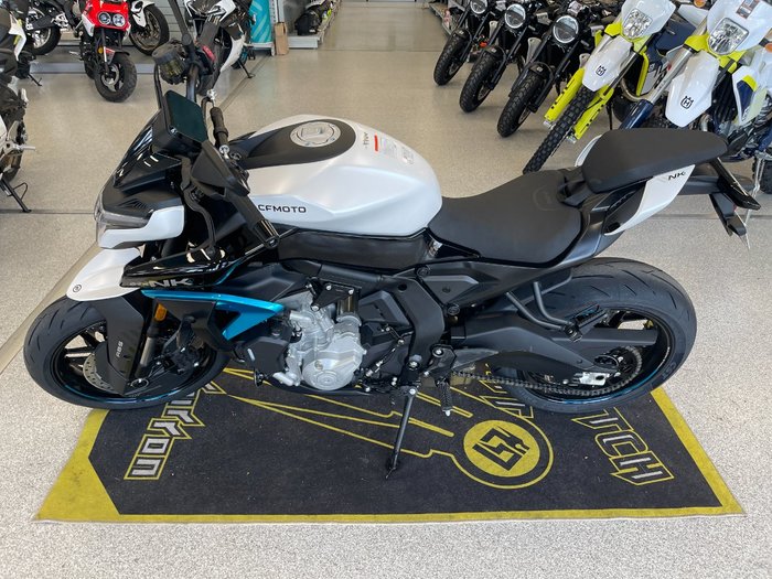2025 CFMOTO 675 NK WHITE