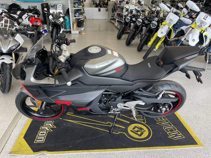 2025 CFMOTO 450 SR S JET BLACK