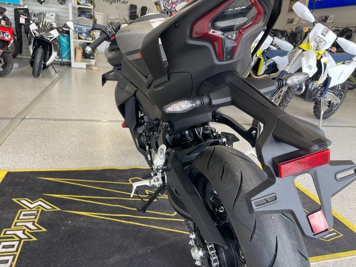 2025 CFMOTO 450 SR S JET BLACK
