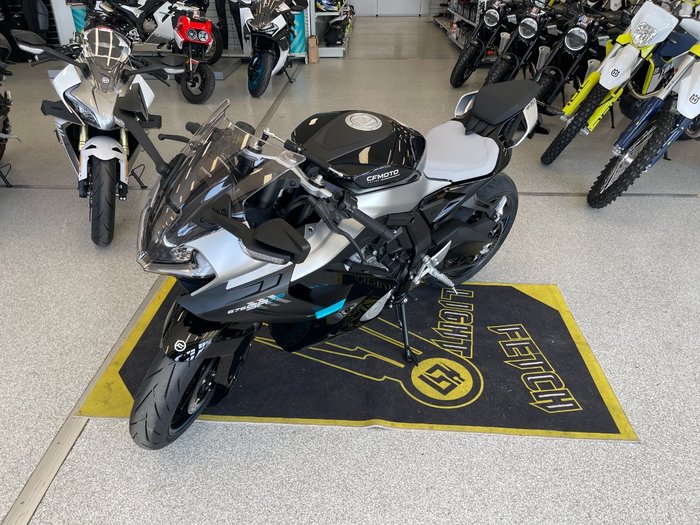 2025 CFMOTO 675 SR-R NEBULA BLACK