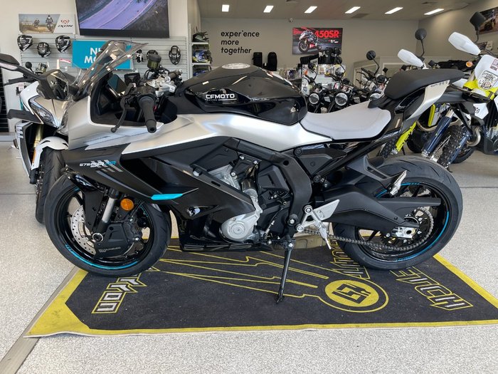 2025 CFMOTO 675 SR-R NEBULA BLACK