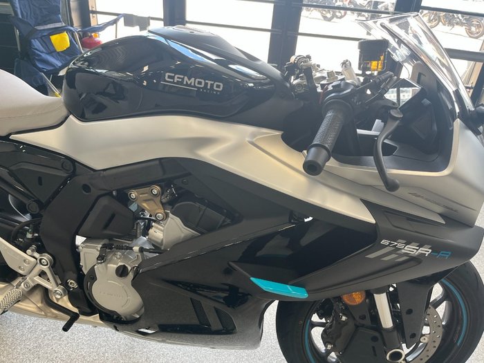 2025 CFMOTO 675 SR-R NEBULA BLACK