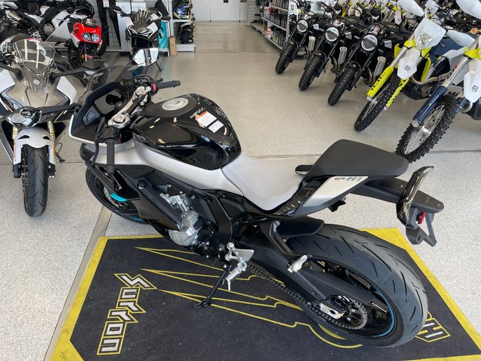 2025 CFMOTO 675 SR-R NEBULA BLACK