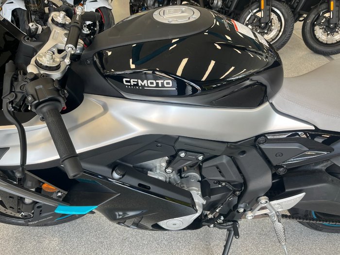 2025 CFMOTO 675 SR-R NEBULA BLACK