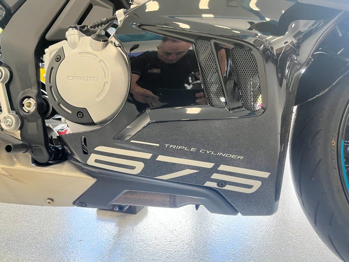 2025 CFMOTO 675 SR-R NEBULA BLACK