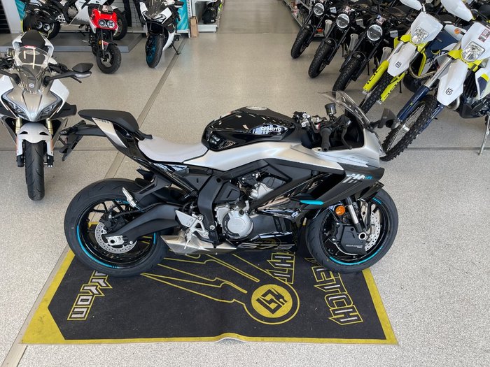 2025 CFMOTO 675 SR-R NEBULA BLACK