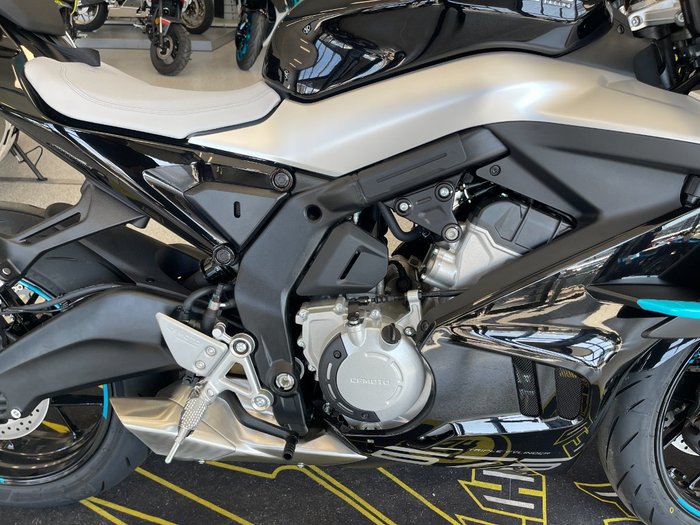 2025 CFMOTO 675 SR-R NEBULA BLACK