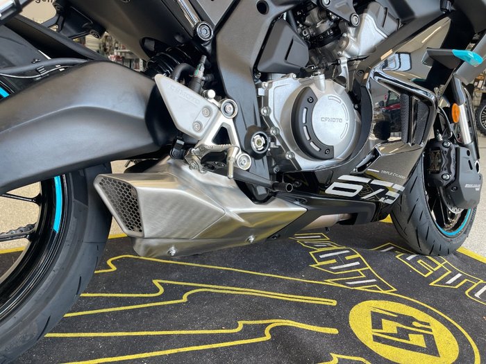 2025 CFMOTO 675 SR-R NEBULA BLACK