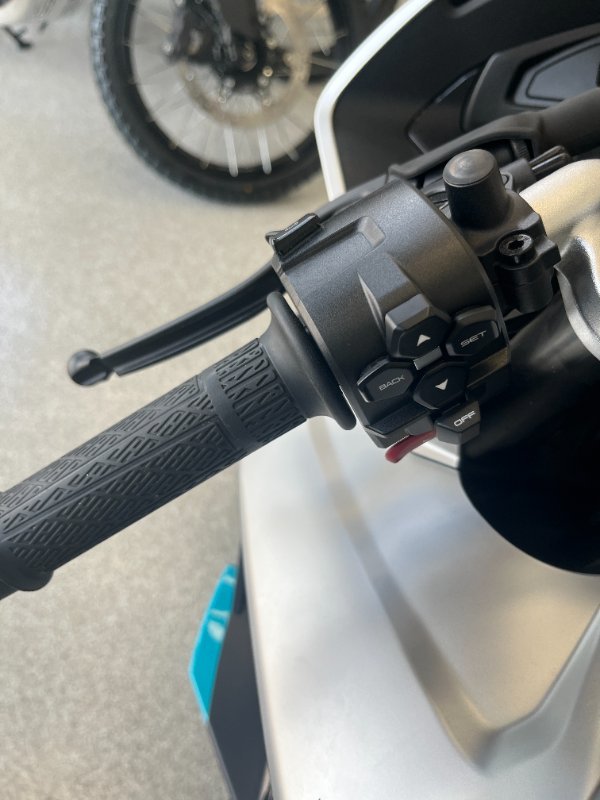 2025 CFMOTO 675 SR-R NEBULA BLACK