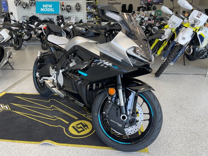 2025 CFMOTO 675 SR-R NEBULA BLACK