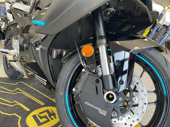 2025 CFMOTO 675 SR-R NEBULA BLACK