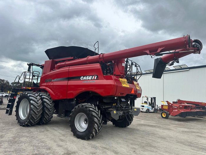 2017 CASE IH 8240