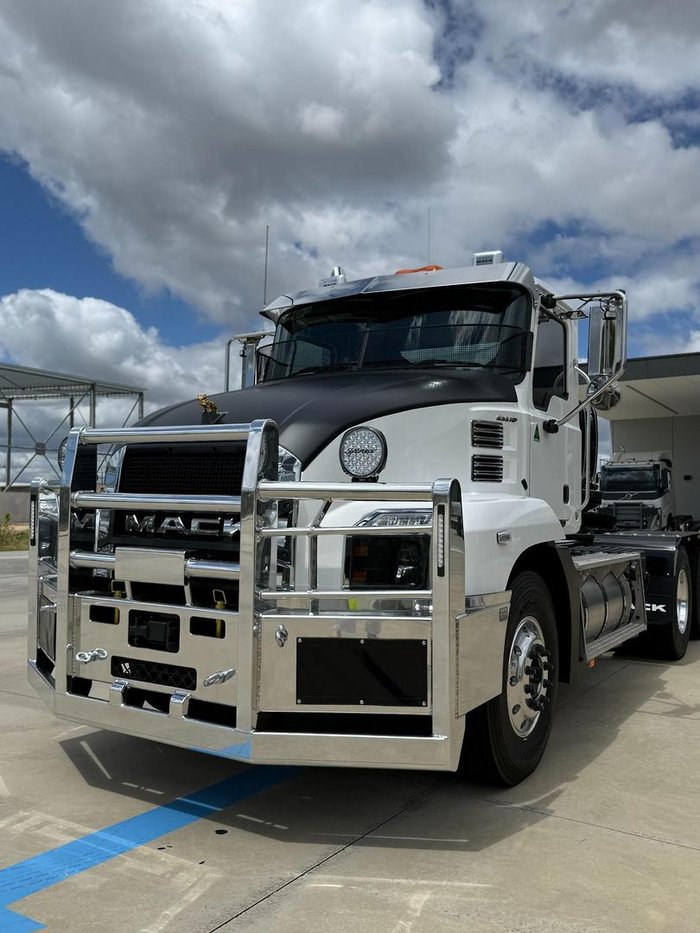 2025 Mack Anthem  Ana