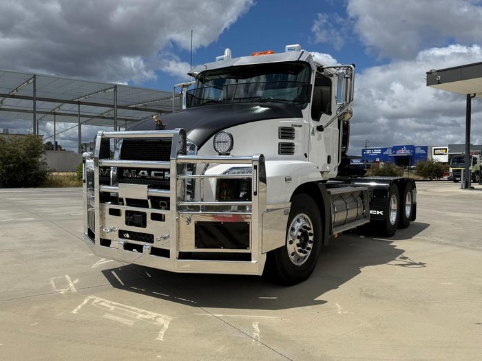 2025 Mack Anthem  Ana