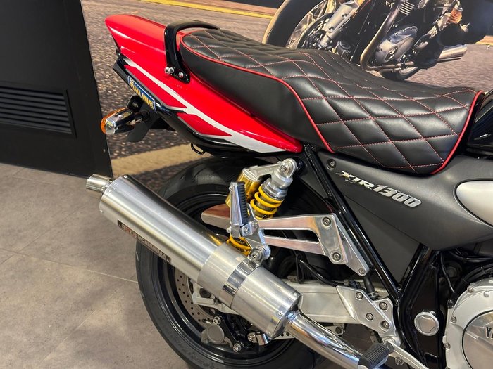2000 Yamaha XJR1300 XJR Red