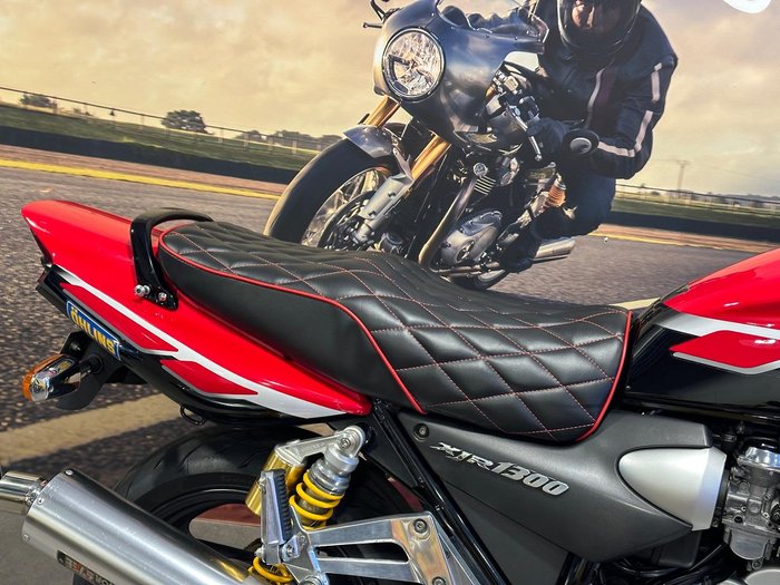 2000 Yamaha XJR1300 XJR Red