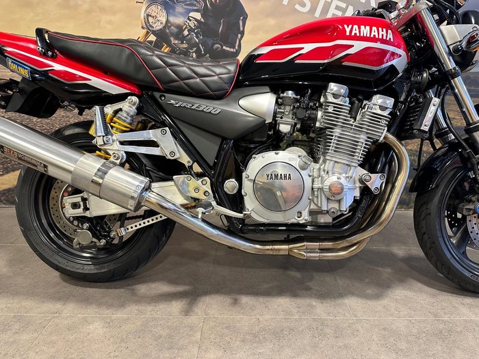 2000 Yamaha XJR1300 XJR Red