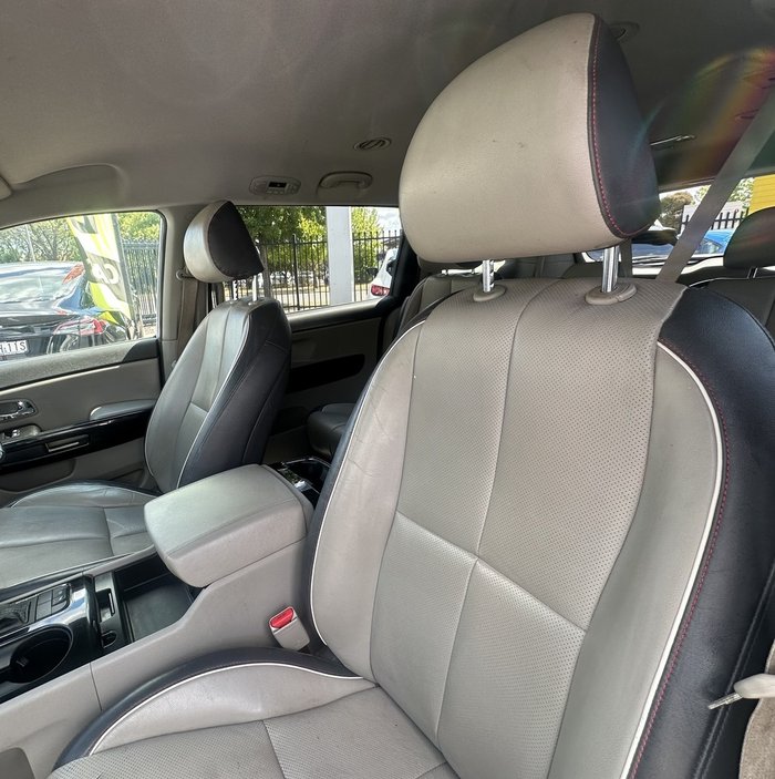 2017 Kia Carnival SLi