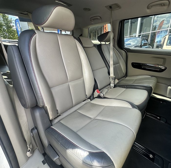 2017 Kia Carnival SLi