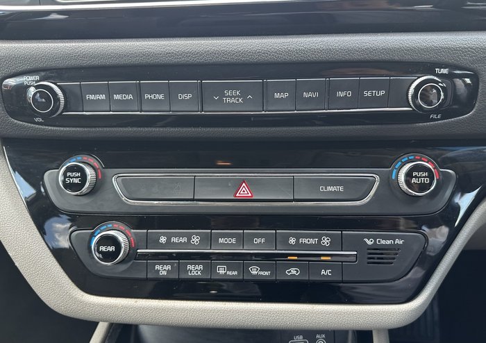 2017 Kia Carnival SLi