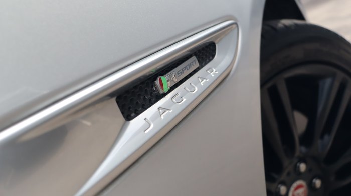 2015 Jaguar XE 20t R-Sport