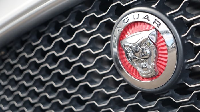 2015 Jaguar XE 20t R-Sport