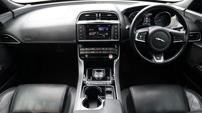 2015 Jaguar XE 20t R-Sport