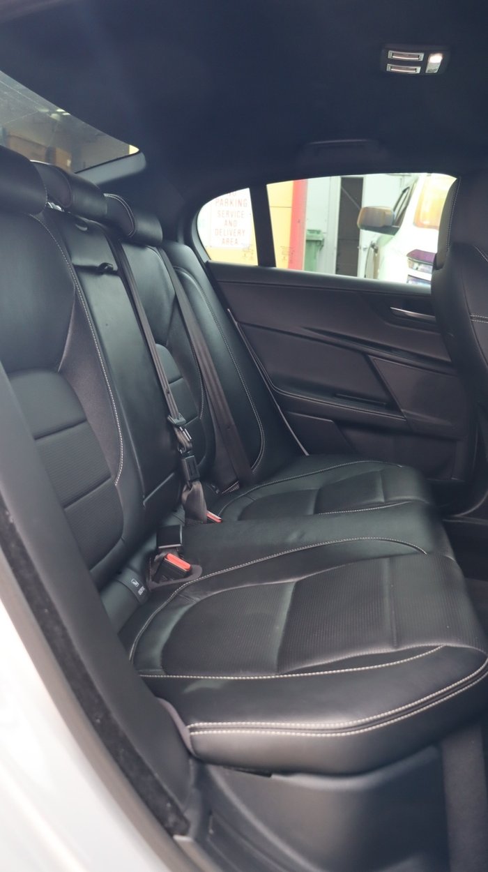 2015 Jaguar XE 20t R-Sport