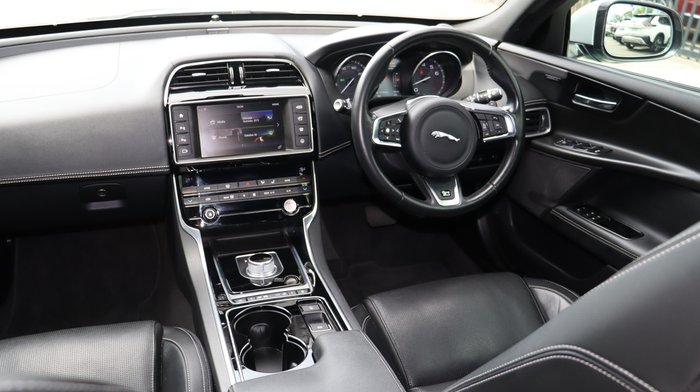 2015 Jaguar XE 20t R-Sport