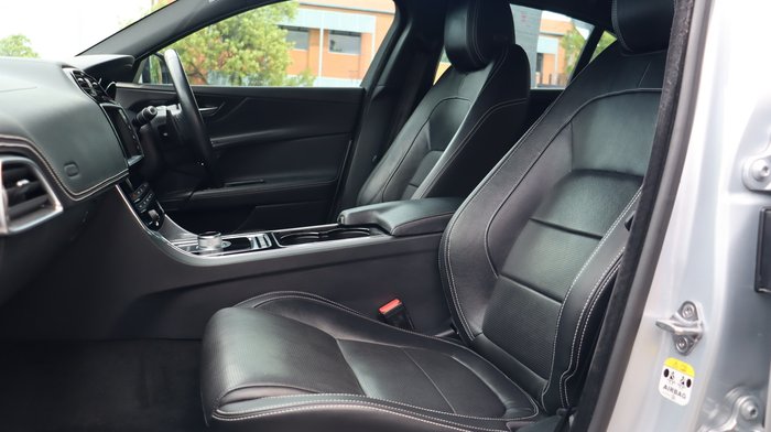 2015 Jaguar XE 20t R-Sport